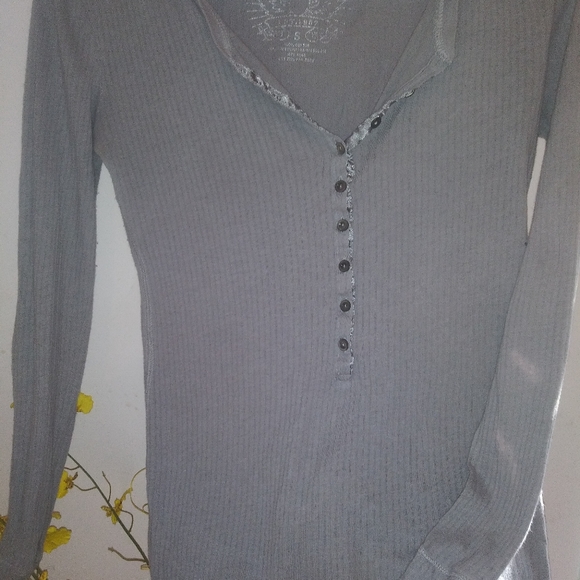 Shirt - Picture 4 of 6